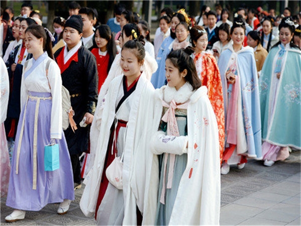 Hanfu connects people with traditional cultural roots