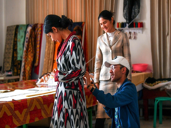 Young Uygur designer shows a passion for ethnic fashion